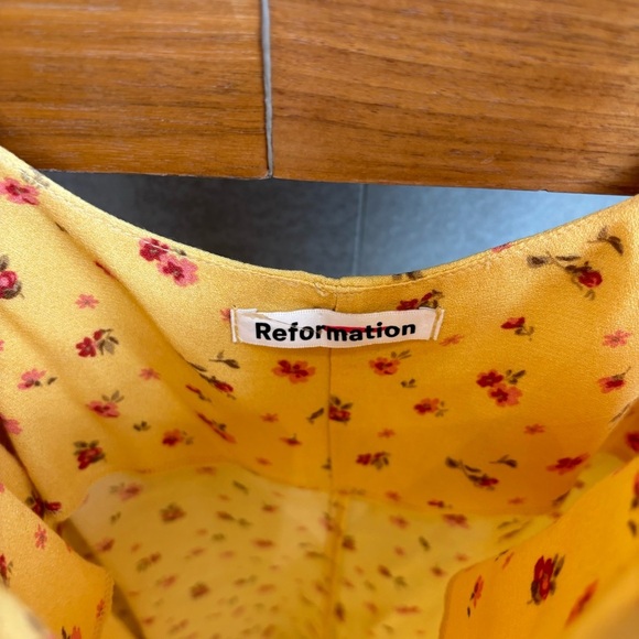 Reformation Puglia Floral-print Crepe
Mini Dress In Yellow, Size 2 - Picture 5 of 9